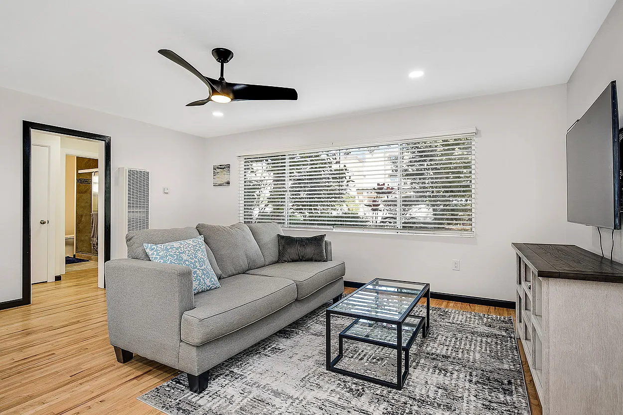 1 bed, 820 sqft, $3,695 — Photo 3