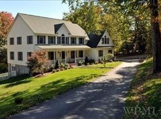 27 Sunderland Ln, Katonah, NY 10536