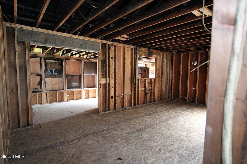 5th image of 247 Pinehurst Avenue