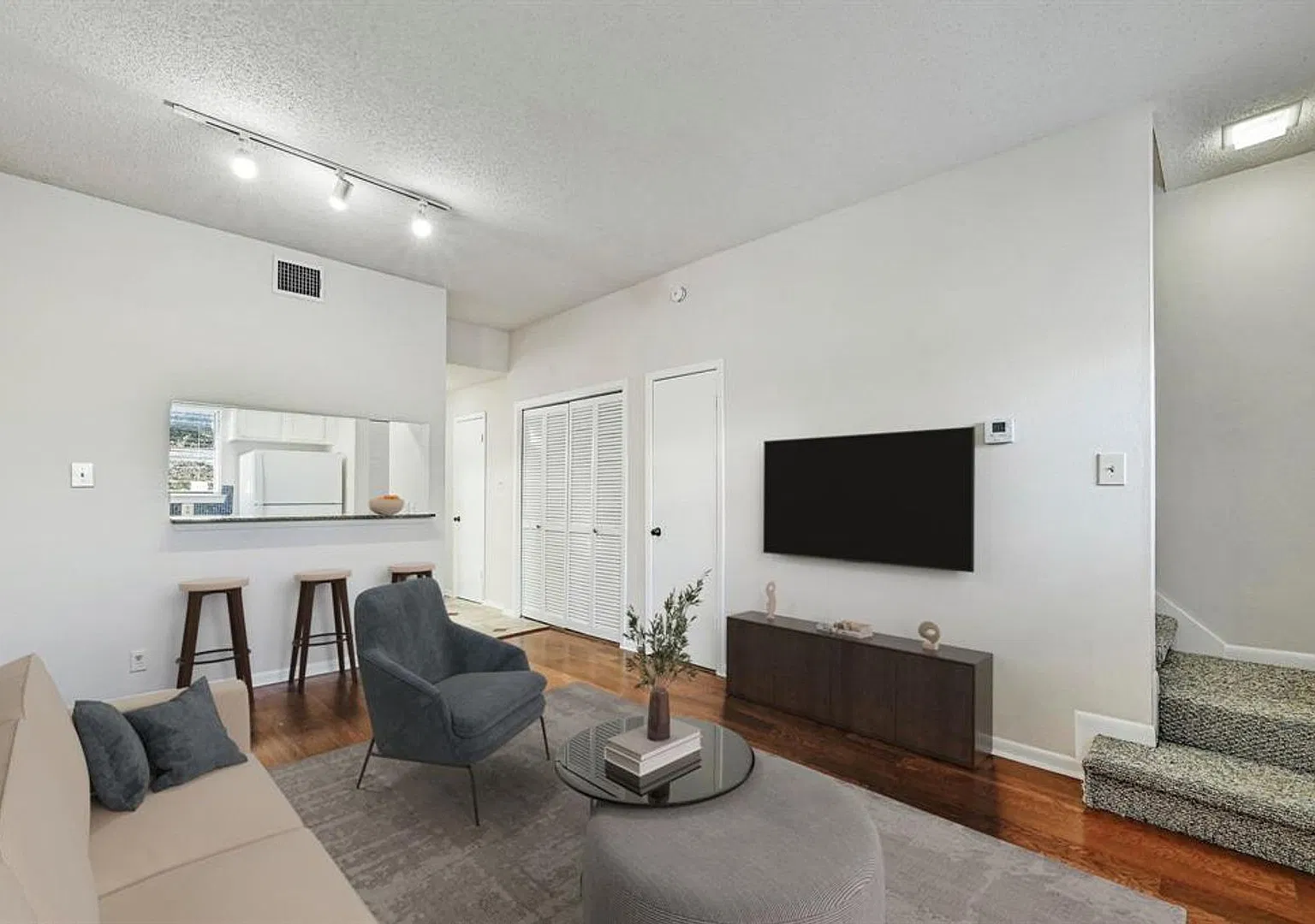 505 Bellevue Place #7 — Photo 4