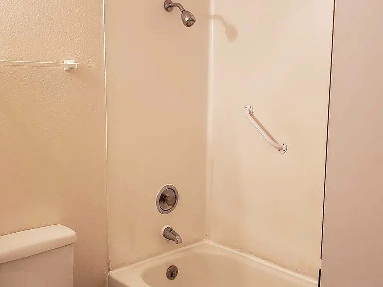 R0289 - Lombard Heights — Photo 10