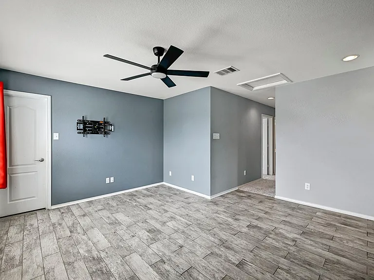 214 Briarwood Dr — Photo 22
