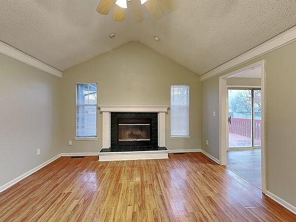 4th image of 529 NE Wood Ct