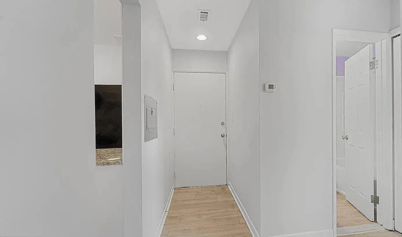 1 bed, 734 sqft, $1,700 — Photo 3