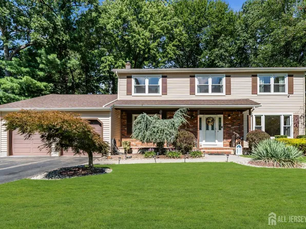 6 Mount Ct, East Brunswick, NJ 08816