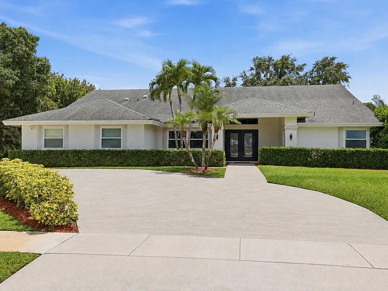 15600 Rolling Meadows Cir — Photo 1