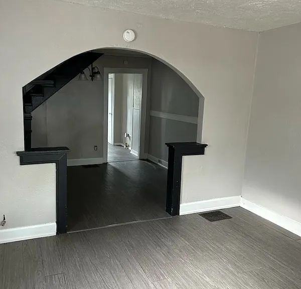 1626 Lawton Ave — Photo 1