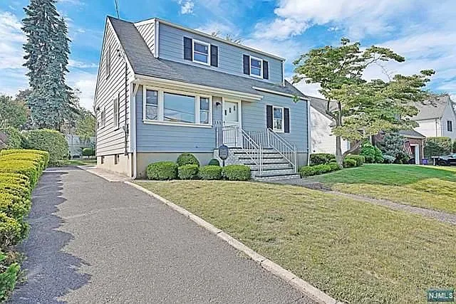 180 Vanderburgh Ave — Photo 3