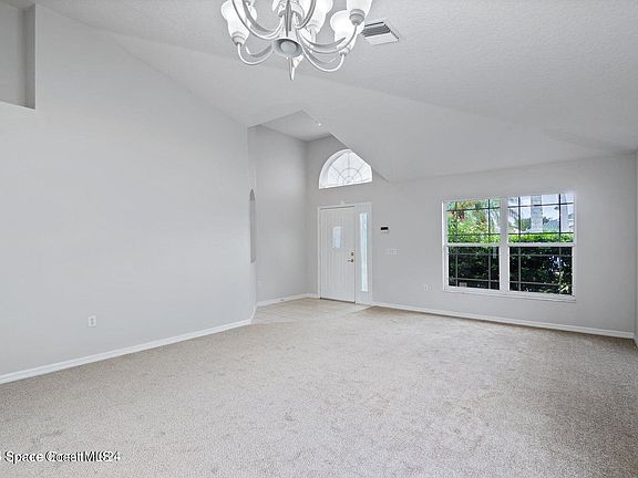 5th image of 621 Misty Creek Dr