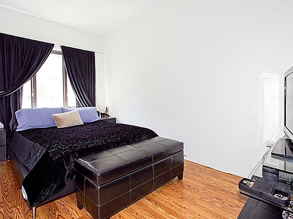 3rd image of 230 E 53rd St