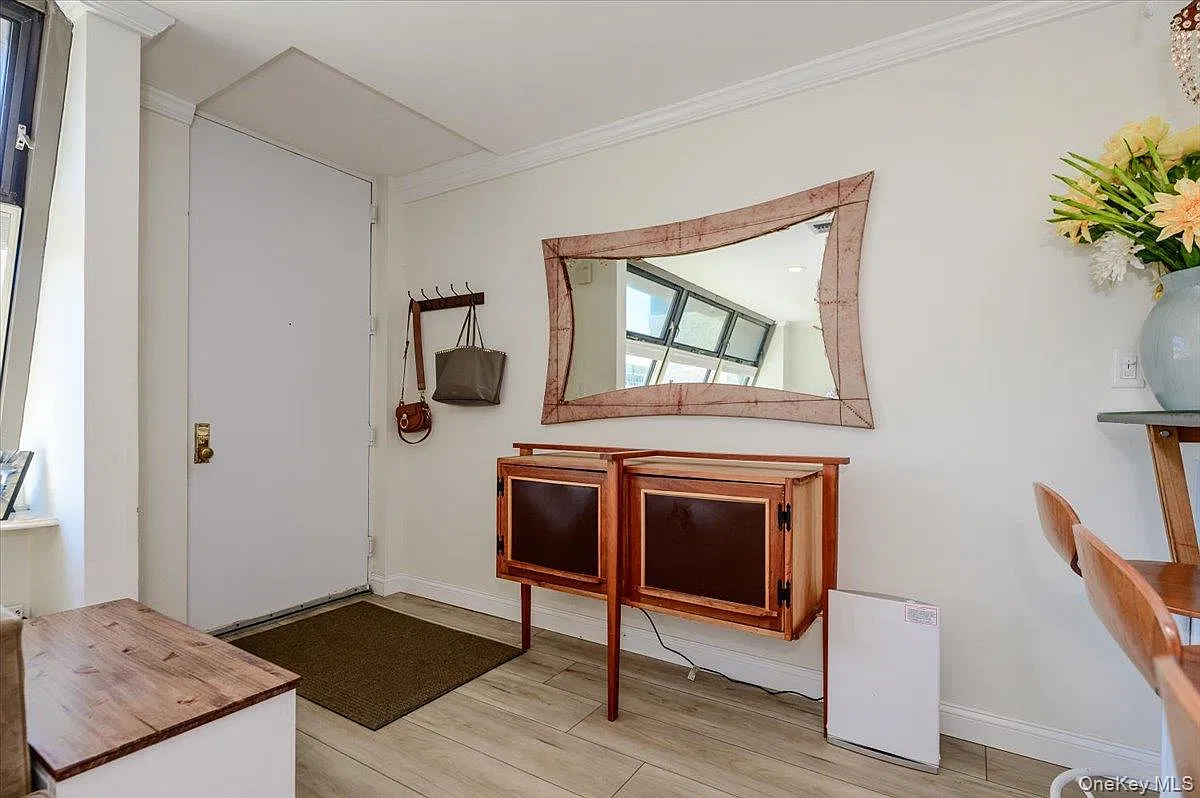 3 bed, 1.5 bath, 1023 sqft, $5,000 — Photo 4