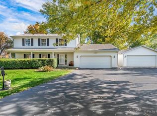 3N595 Balkan Dr, St Charles, IL 60175