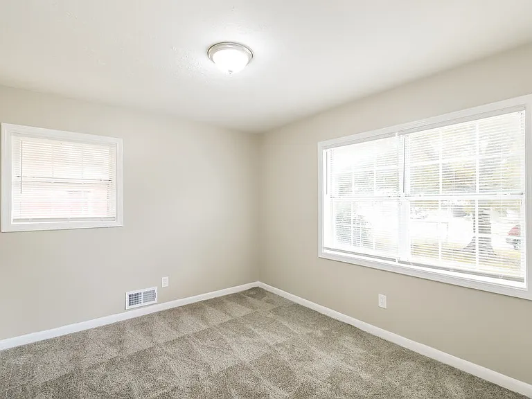 558 Wavelyn Way — Photo 14