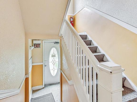 2nd image of 4648 N Saint Louis Ave APT 1B