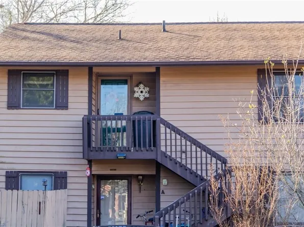 300 E Main St #F, Pilot Mtn, NC 27041