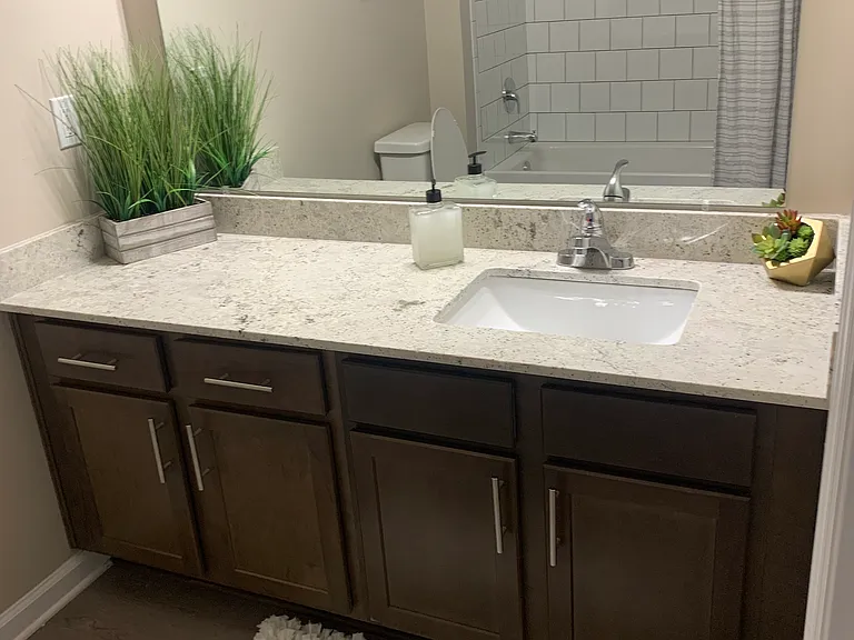 Graycroft & Graybrook Apartments — Photo 39