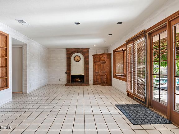 3rd image of 379 Greenway Ave