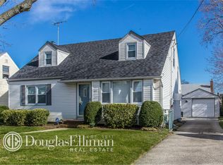 63 E Fenimore St, Valley Stream, NY 11580