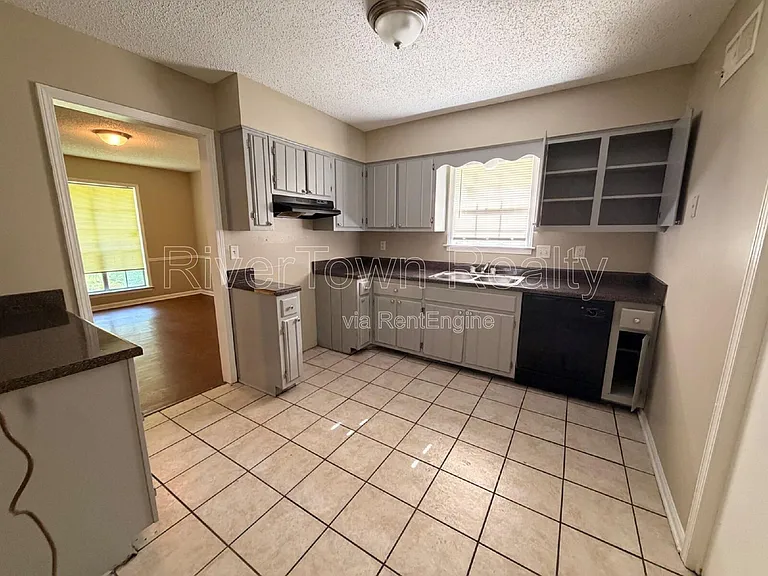 4311 Springwind Rd — Photo 7