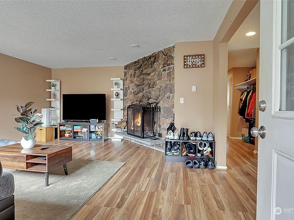 4th image of 2705 Forest Park Court N