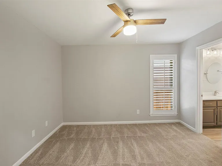 6019 Yellow Rock Trl — Photo 14