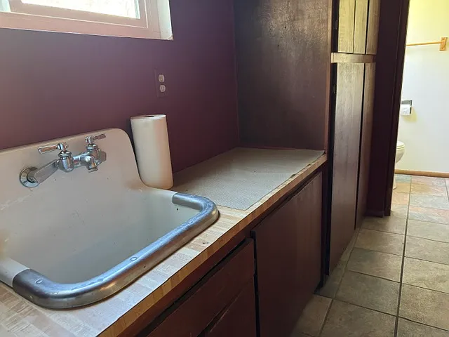 LAUNDRY ROOM SINK