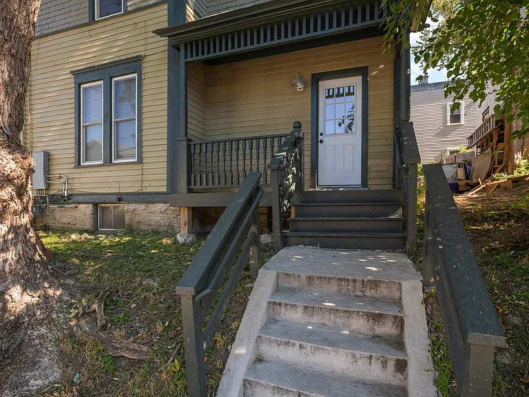 460 Beaumont St — Photo 28