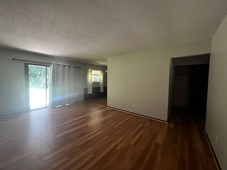 215 N 2nd St #B — Photo 3