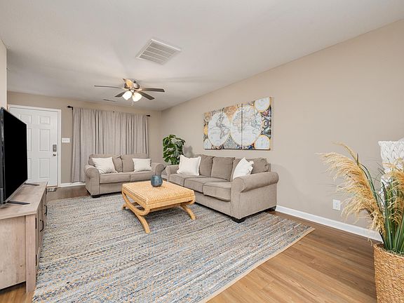 5th image of 955 Big Sky Dr #G