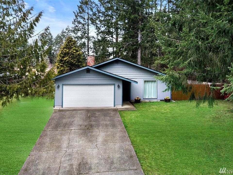 Welcome home to this 1513 Square foot rambler in Timberlake neighborhood with access to the lake and park that is completely private, but is 5 minutes to the freeway!