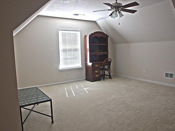 Large bonus w/ closet, can be used as bedroom