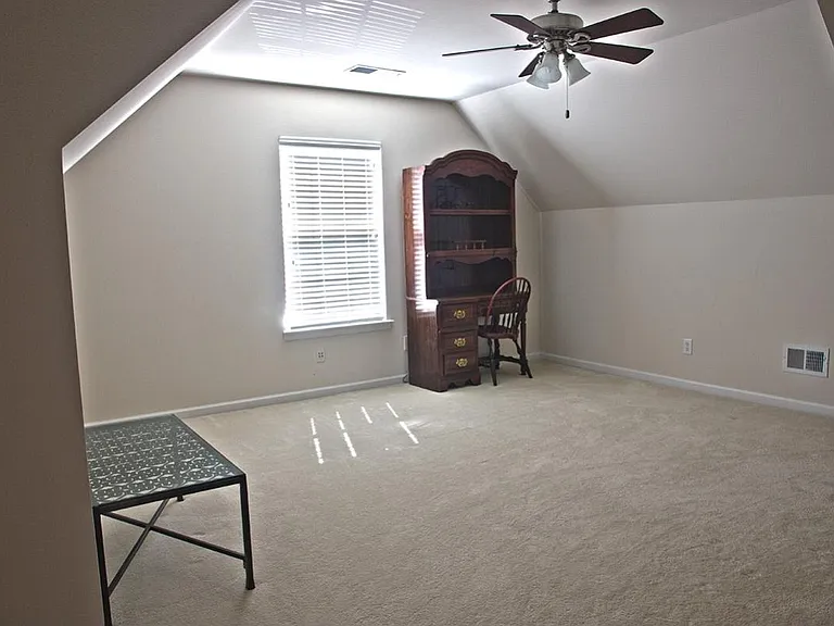 Large bonus w/ closet, can be used as bedroom