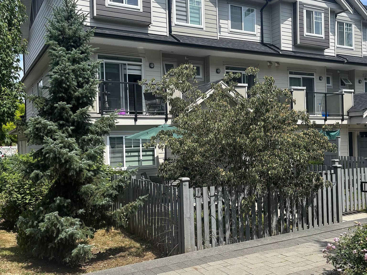 Spacious Corner Townhome Unit — Photo 1