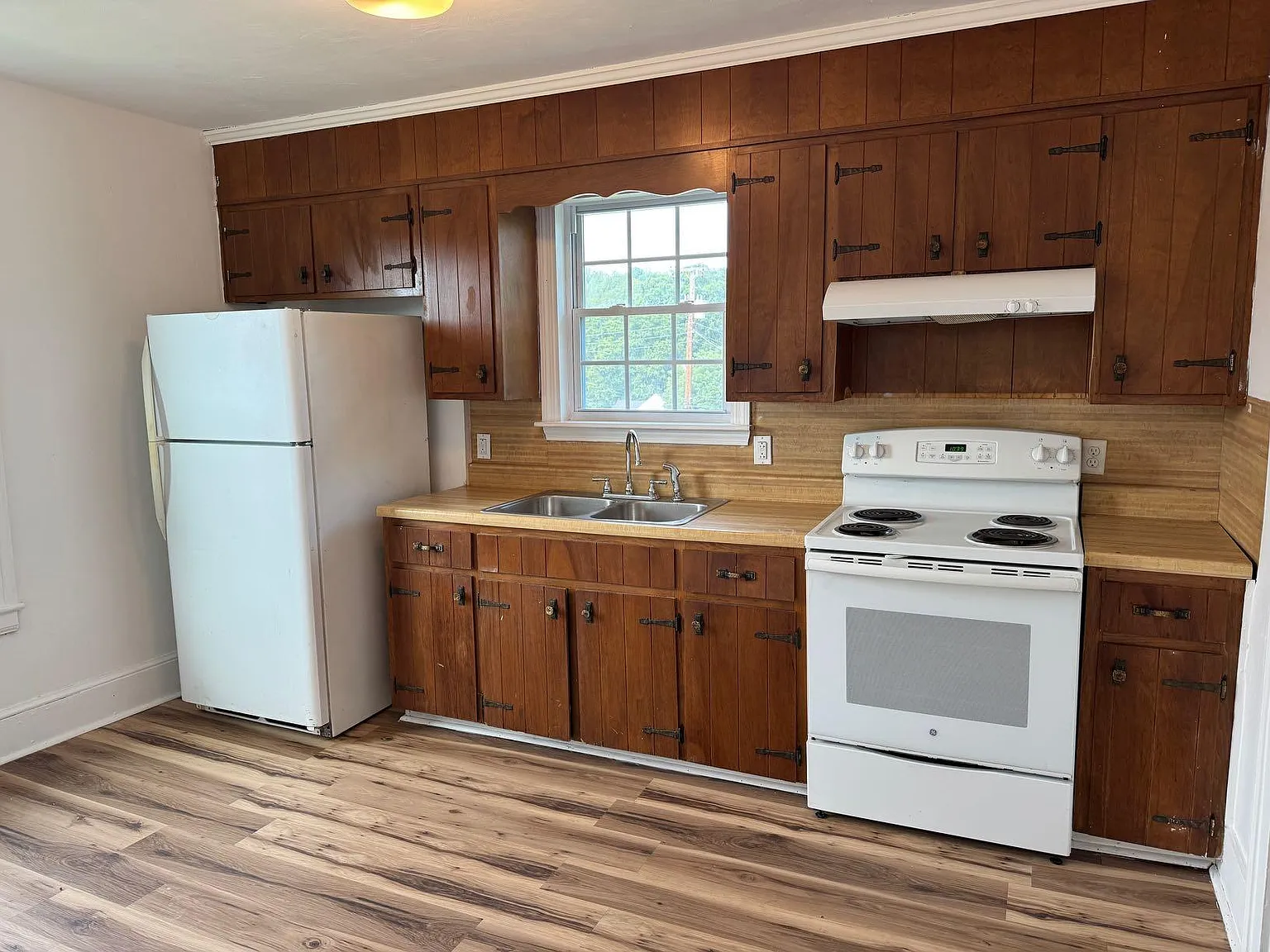 1 bed, 1.0 bath, 700 sqft, $738 — Photo 2