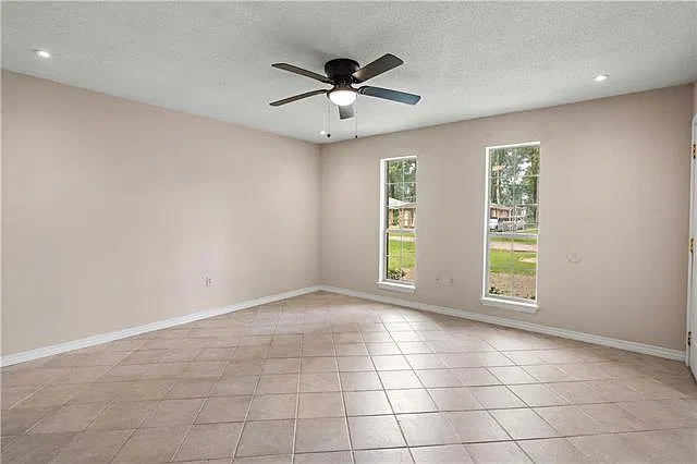 3 bed, 1.0 bath, 1184 sqft, $1,450 — Photo 2