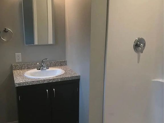 3rd image of 400 E 2nd St