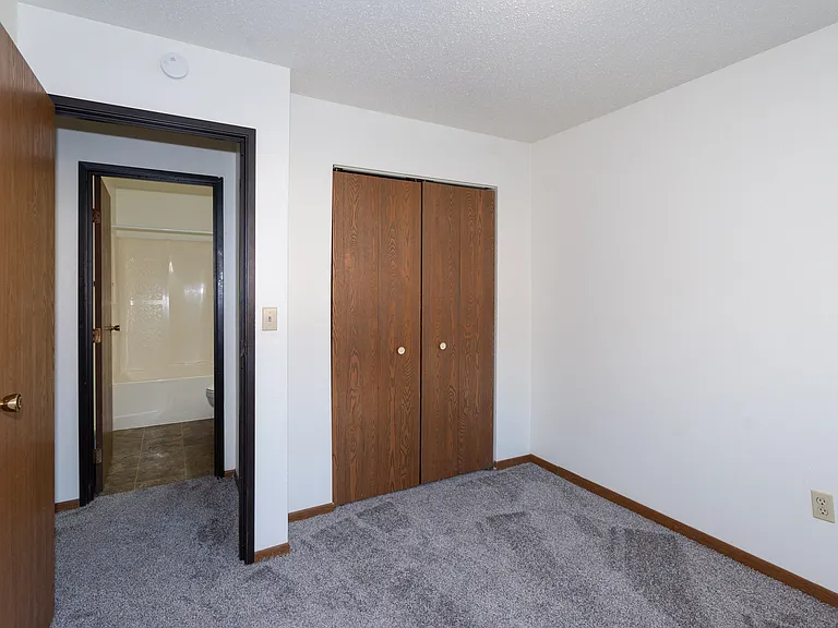Fargo, ND Pacific South Apartments | 21A | Bedroom