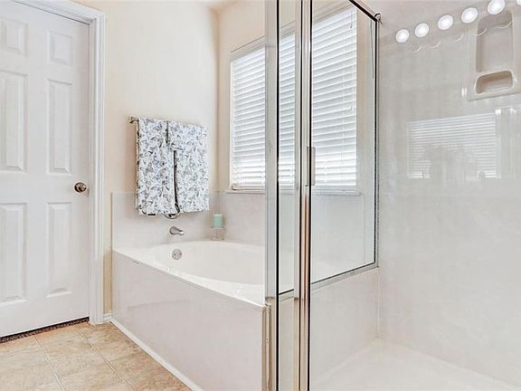 3rd image of 9425 Meyrick Park Trl