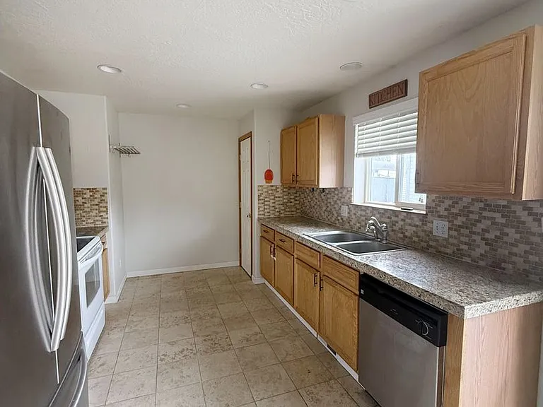 3101 Meadow Glen Ln — Photo 12