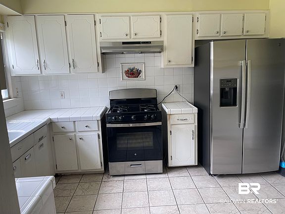 4th image of 461 Cedar Ave