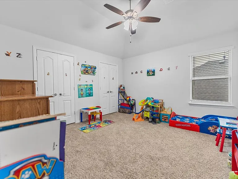 2760 Richard St — Photo 27