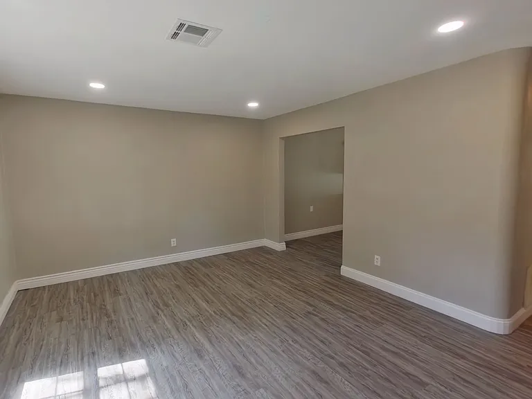 1921 N Garland Ave — Photo 2
