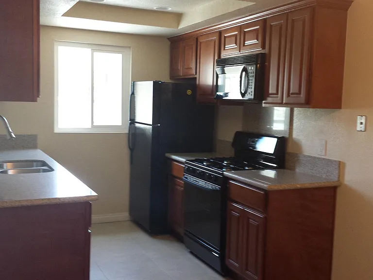 2228 Garnet Ave #4 — Photo 2