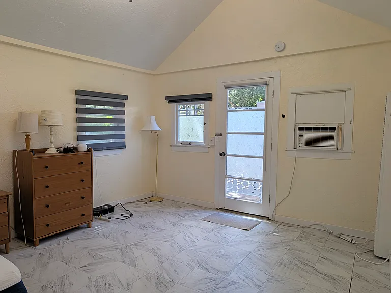 16403 Kennedy Rd — Photo 4