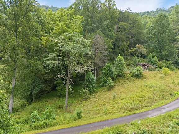 4th image of 38 Brookstone Mountain Trl