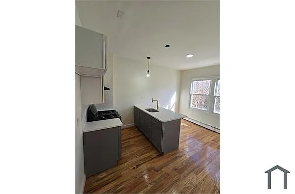 Building Photo - 22 Goodwin Ave #1B
