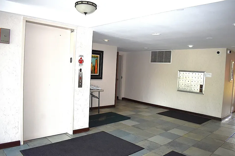 3 bed, 1430 sqft, $3,500 — Photo 2