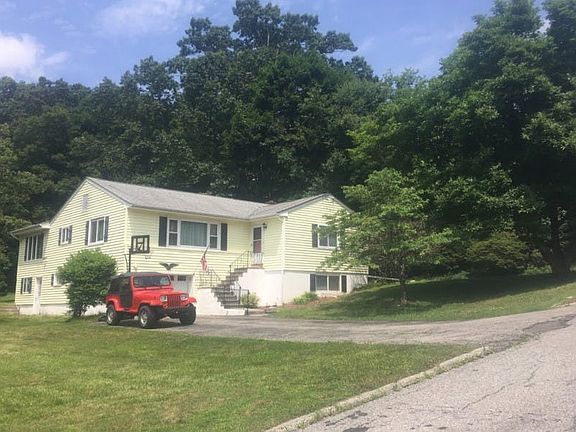 5th image of 636 Sharon Ln