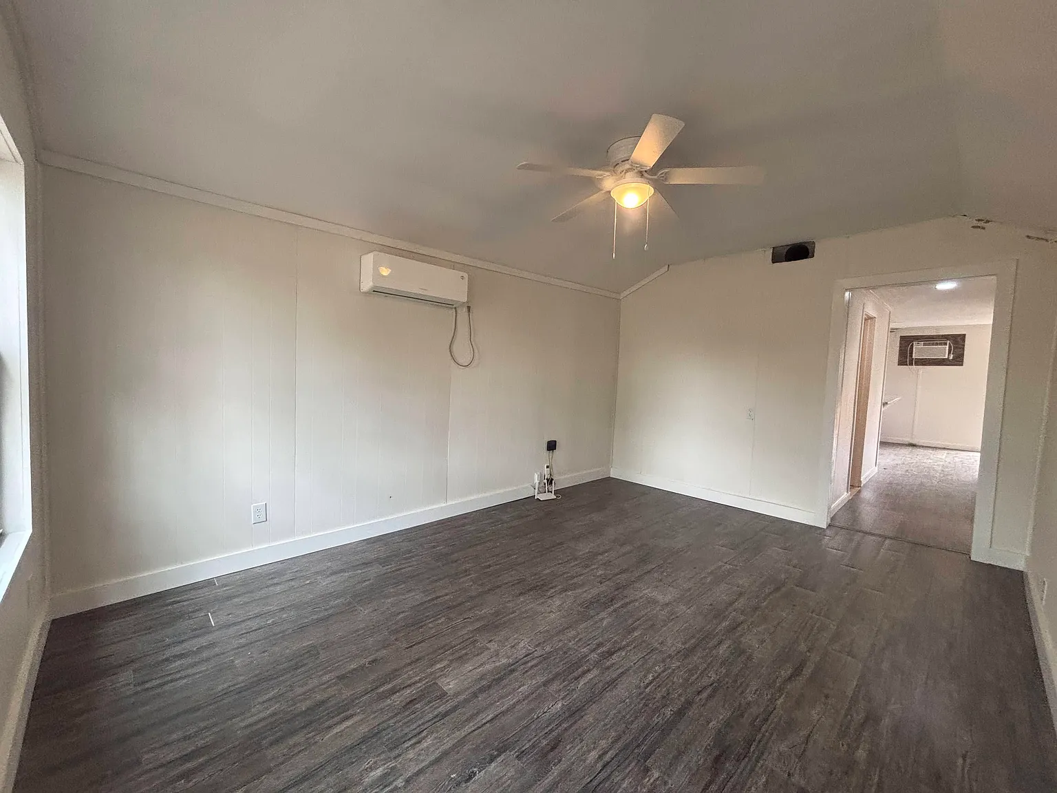 2 bed, 904 sqft, $850 — Photo 2