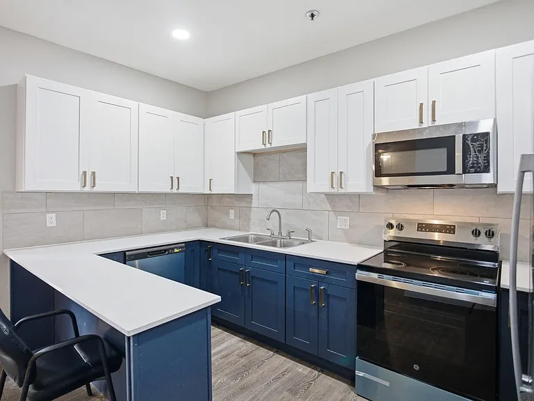 611 Carpenter Ave #201 — Photo 6